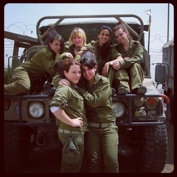 Фотографии израильских солдат из Инстаграма