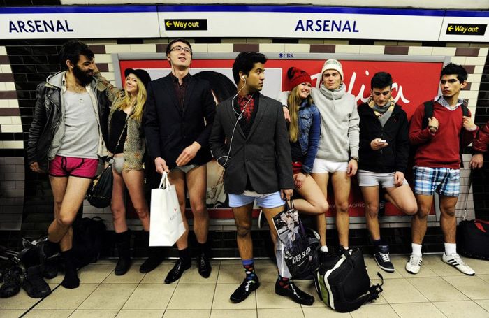 Акция "В метро без штанов", охватившая весь мир