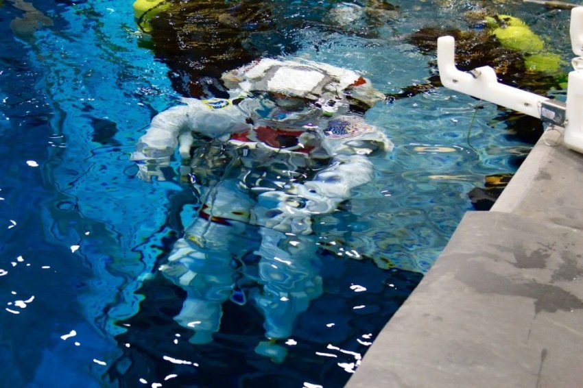 Бассейн NASA, для обучения космонавтов