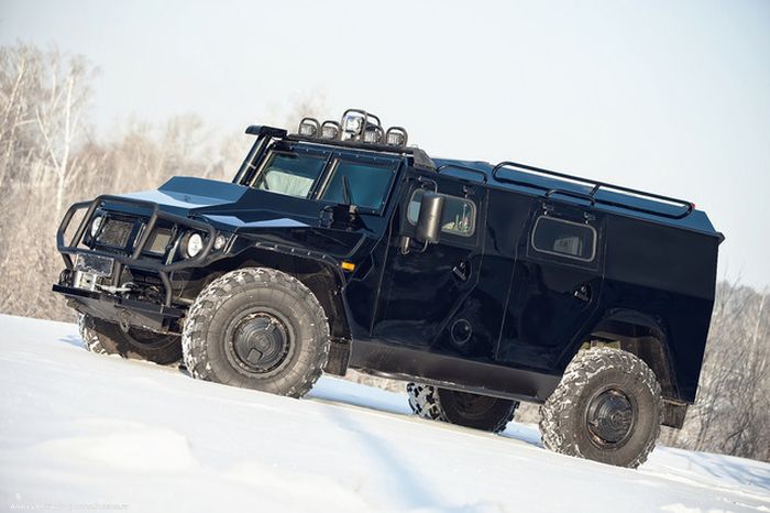 Люксовая модификация бронированного внедорожника ГАЗ Тигр