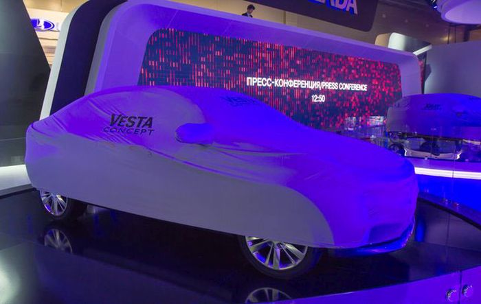 В Москве официально представлены Lada Vesta и Lada Xray