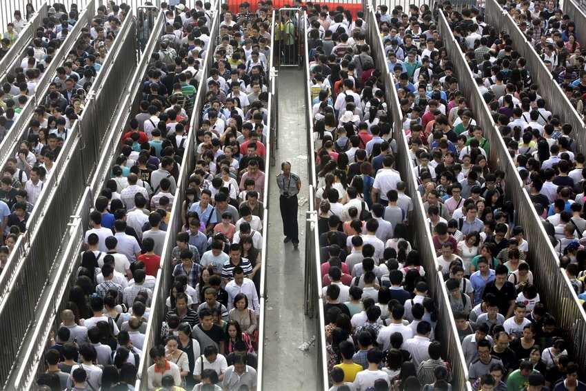 Очередь в Пекинский метрополитен