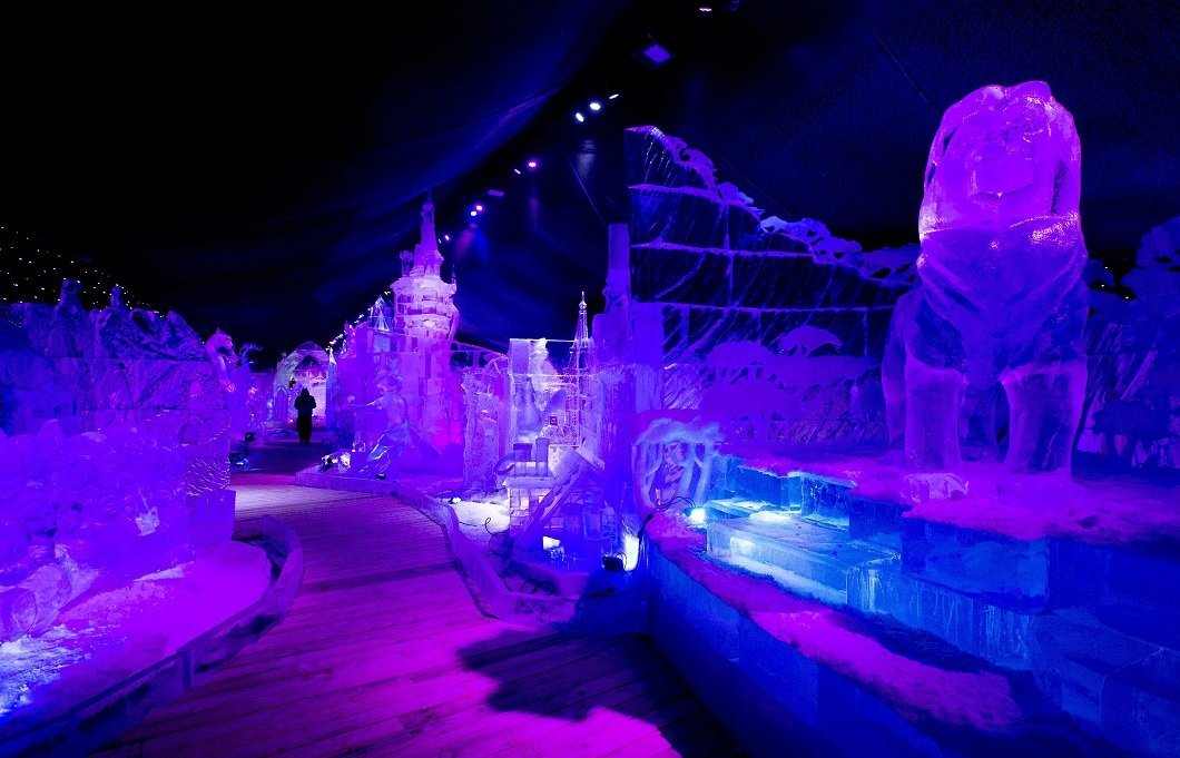 Сказочные ледяные скульптуры на фестивале в Антверпене (Бельгия)
