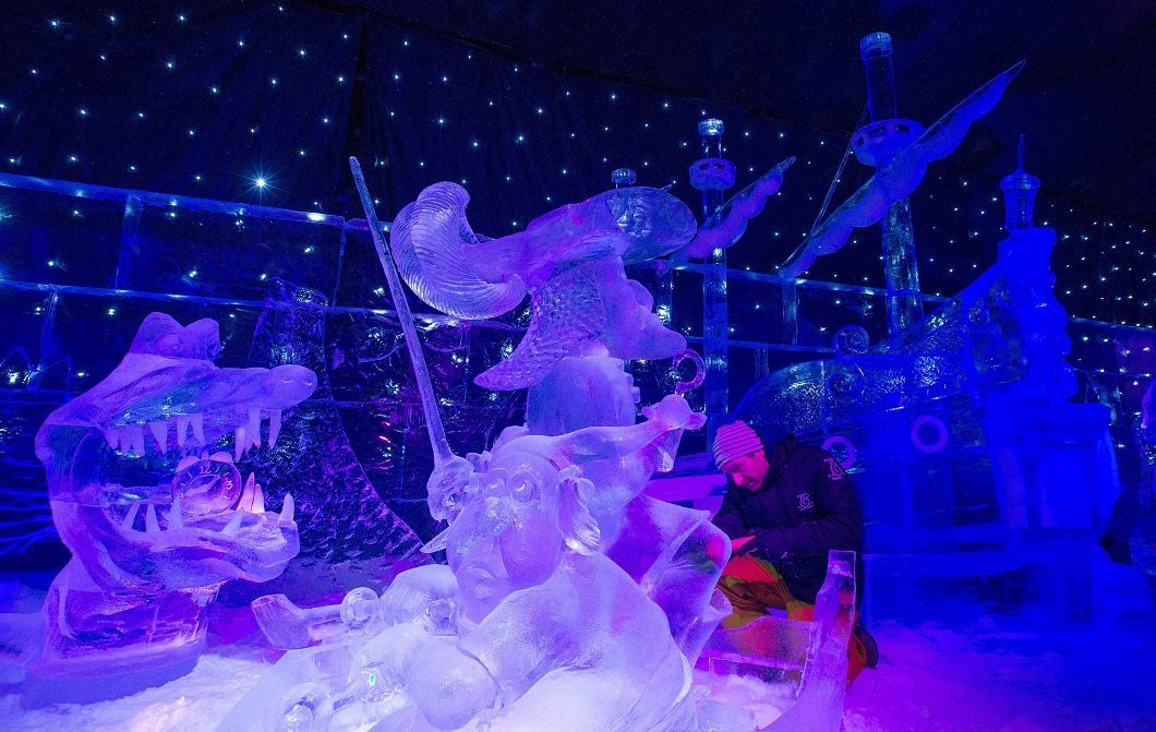 Сказочные ледяные скульптуры на фестивале в Антверпене (Бельгия)