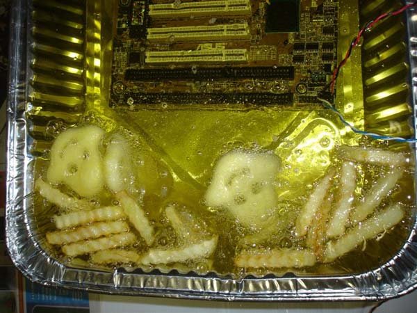 Студент пожарил картошку в компьютере :D прикольное изобретение