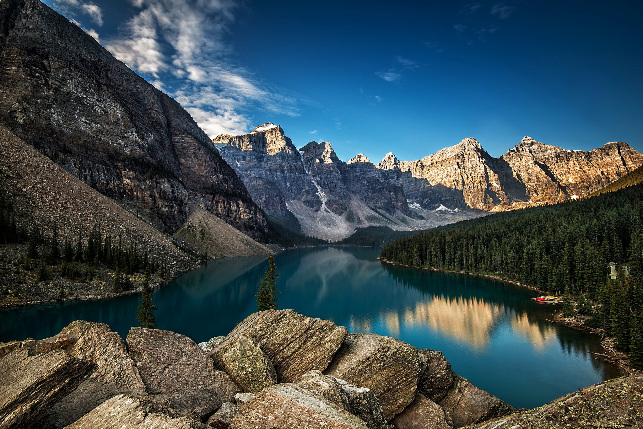 2 показать картинки. Озеро Морейн в Канаде. Неповторимая красота гор. Горы красота. Невпоторимую красота гор.