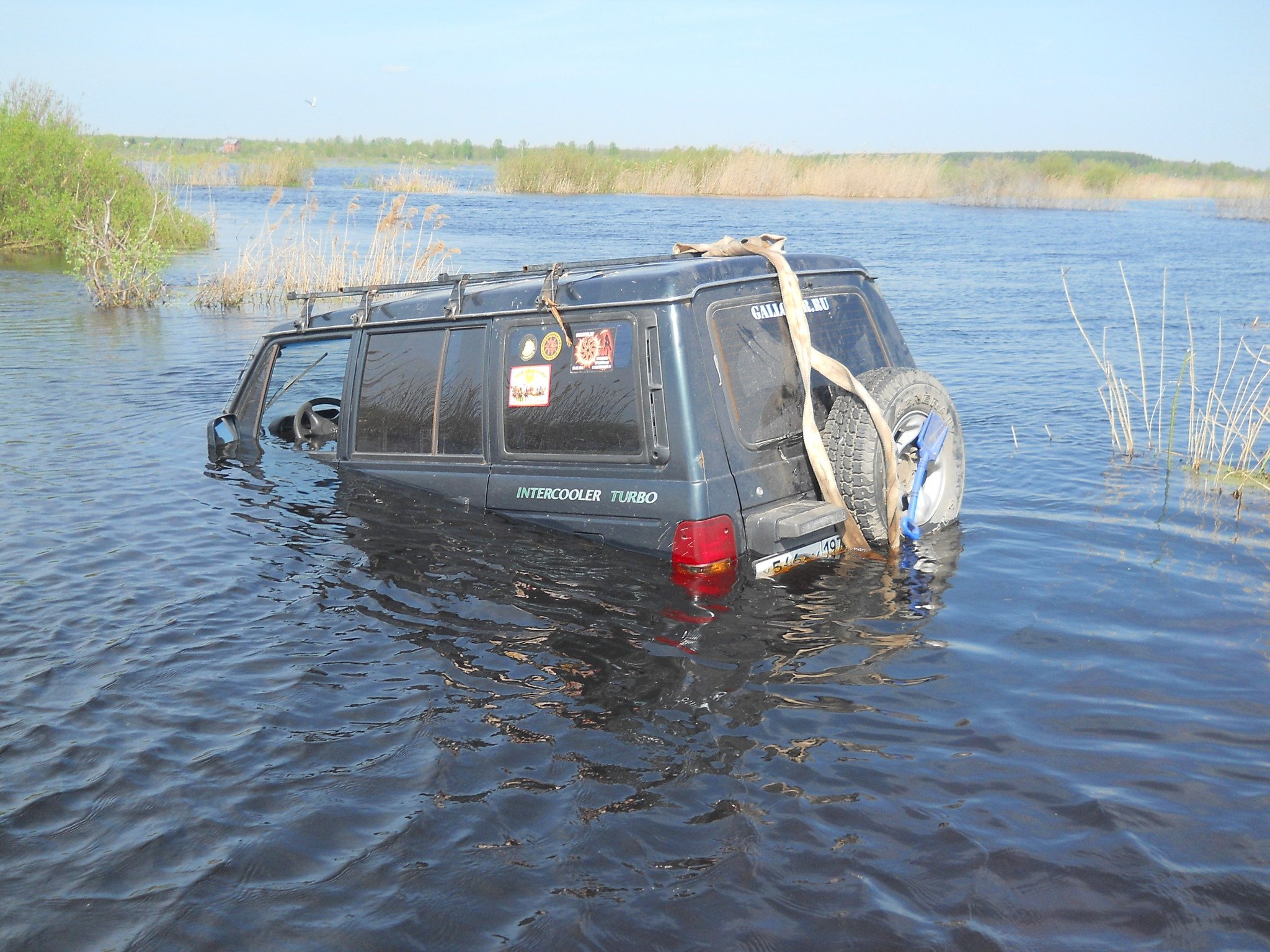 Фотографии утонувших машин ущербных водителей (47 фото)