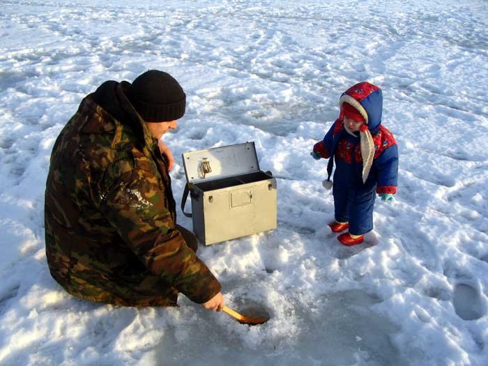 Зимние рыбалка 20 20. Зимняя рыбалка. Дети на зимней рыбалке. Подледная рыбалка дети. 8февоплядень зимней рыбалки.