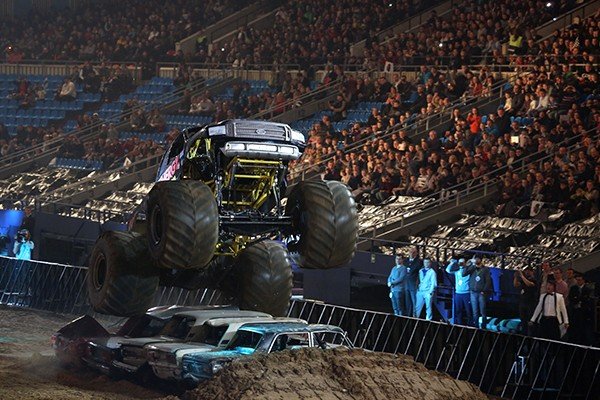 Monster Truck - автомобили устраивающие шоу (50 фото)