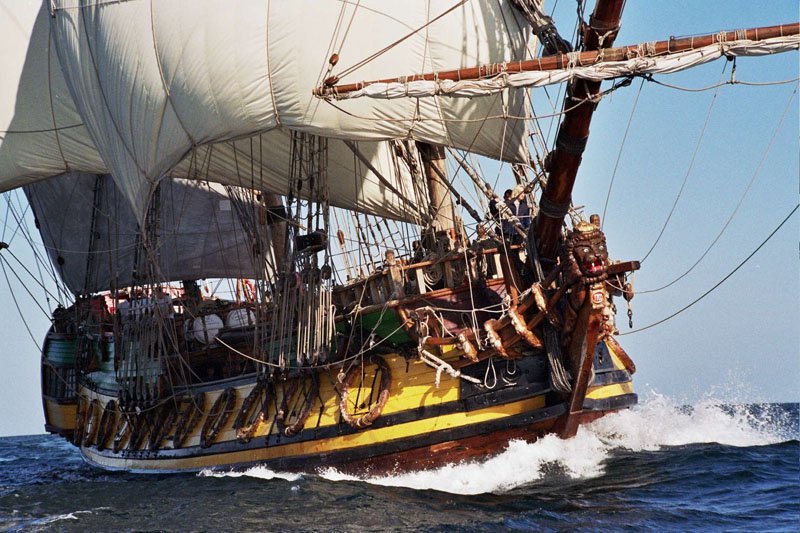 Деревянные Корабли с парусами и на вёслах (31 фото)