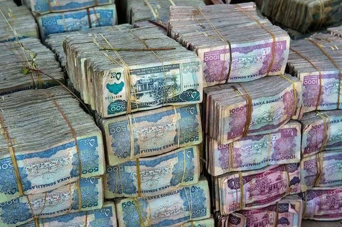 В Сомалийский пункт обмена валют надо приходить с чемоданом