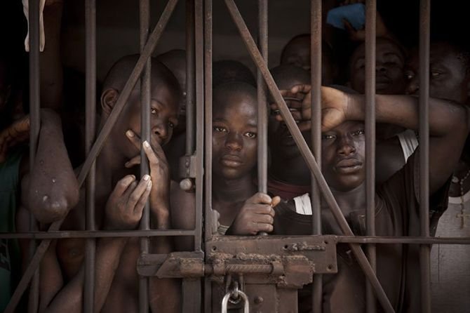 Отсидка малолетних преступников в тюрьме Сьерра-Леоне