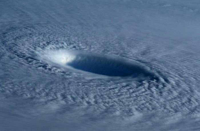 Фото тайфуна сделанные на борту МКС