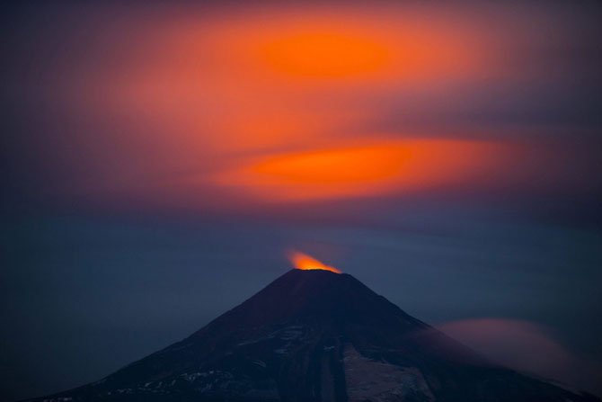 Красивое извержение вулкана Вильяррика