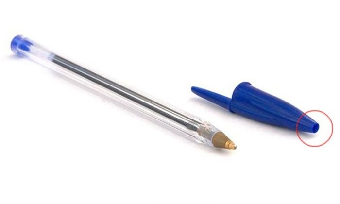 Вы знаете для чего в колпачке ручки проделывают отверстие?