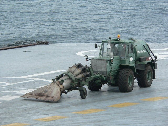 Специальная техника ВМФ РФ на борту авианосца «Адмирал Кузнецов»