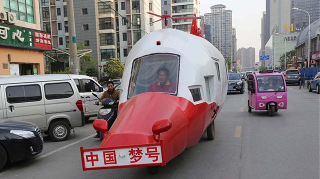 Китаец построил нелетающую копию вертолета