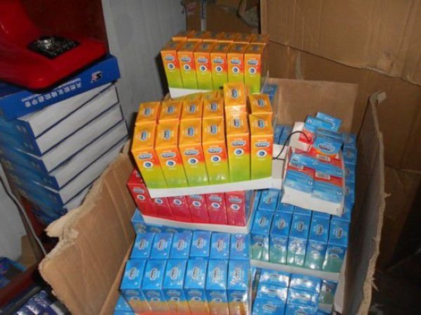 Полиция Шанхая накрыла фабрику контрафактных презервативов