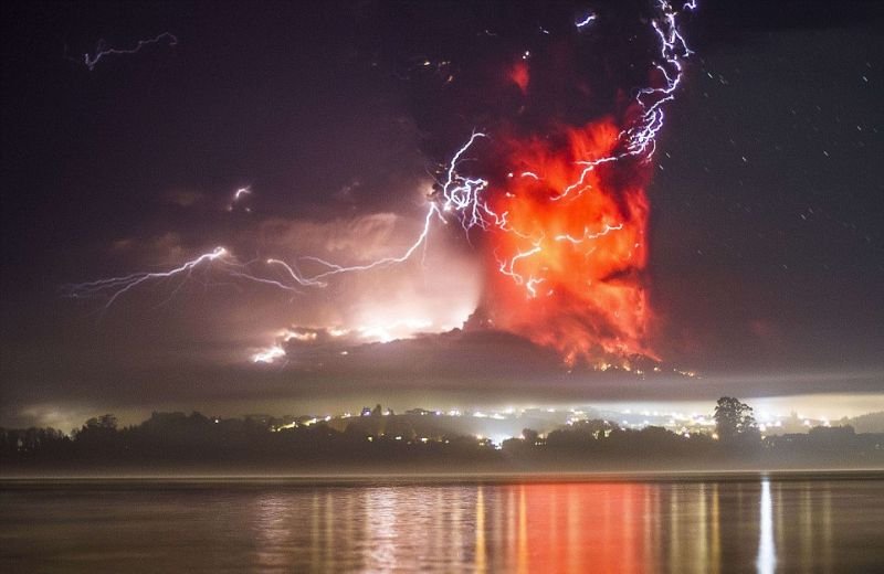 Чилийский вулкан Кальбуко грозит стереть с лица земли целый город