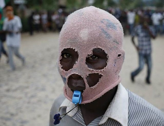 Африканские версии маски Анонимуса (12 фото)