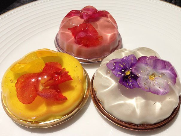 Японские десерты с цветами (11 фото)