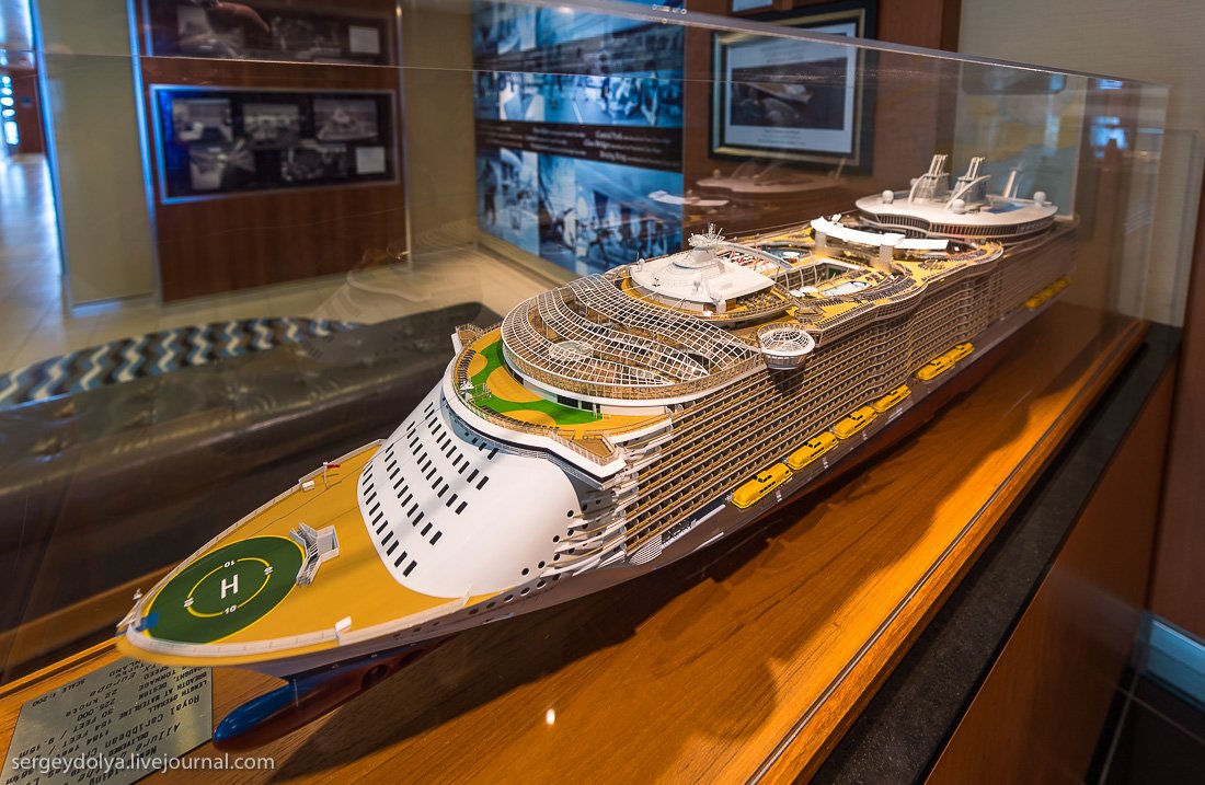 Самый большой в мире круизный лайнер Allure of the Seas (43 фото)