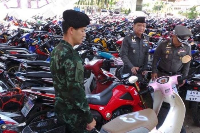 В Таиланде задержали более четырех сотен нелегальных уличных мото-гонщиков (7 фото)