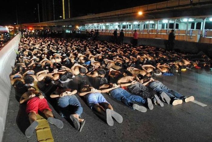 В Таиланде задержали более четырех сотен нелегальных уличных мото-гонщиков (7 фото)