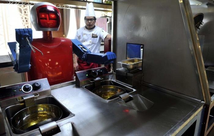 Самый крупный роботизированный ресторан в Китае (6 фото)
