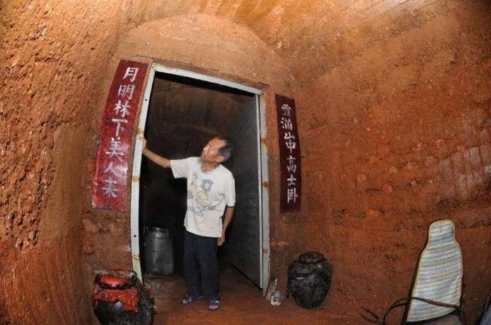 Дом-пещера обычного китайского фермера (13 фото)