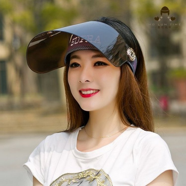Козырек на голове - новая мода в Китае (3 фото)