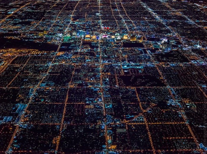 Ночной Лас-Вегас с высоты (11 фото)