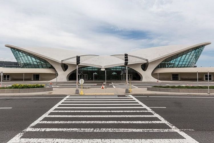 Старый заброшенный терминал TWA Flight Center с инопланетным дизайном (28 фото)