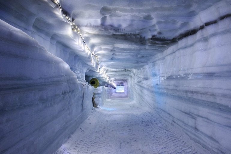 Искусственный тоннель в Исландском леднике Лангйокудль (7 фото)