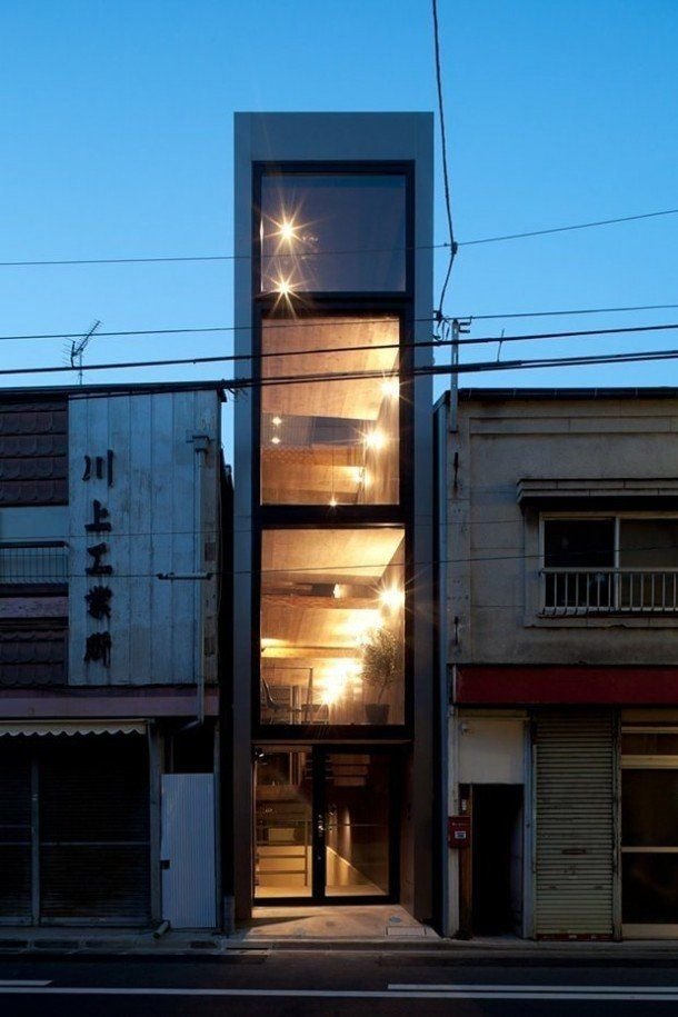 Компактный японский дом с удивительным интерьером (7 фото)