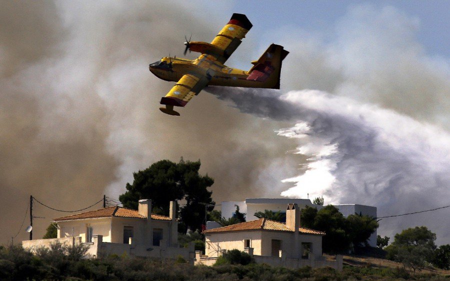 Тушение лесных пожаров в Греции (16 фото)