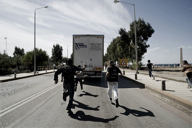 Как мигранты пересекают границы государств (10 фото)