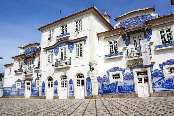 Керамические панно Azulejos на улицах Португалии (10 фото)