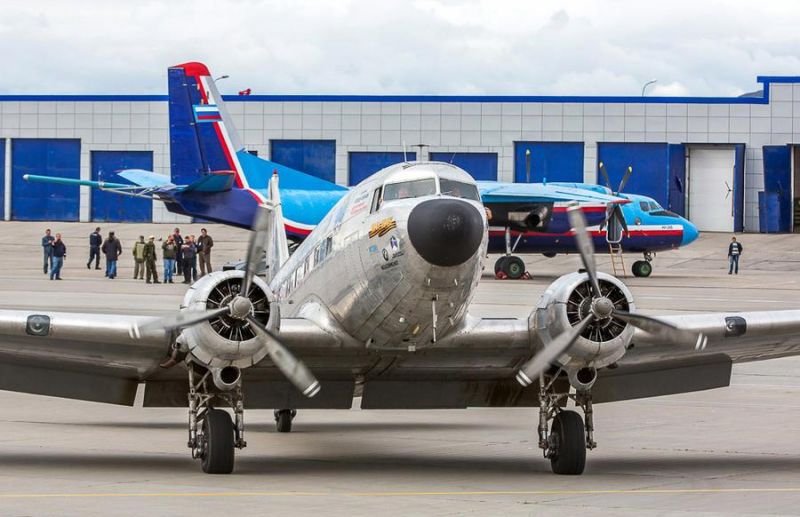 В аэропорту Анадыря приземлились два самолета времен Великой Отечественной Войны (27 фото)