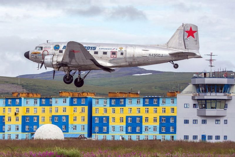 В аэропорту Анадыря приземлились два самолета времен Великой Отечественной Войны (27 фото)
