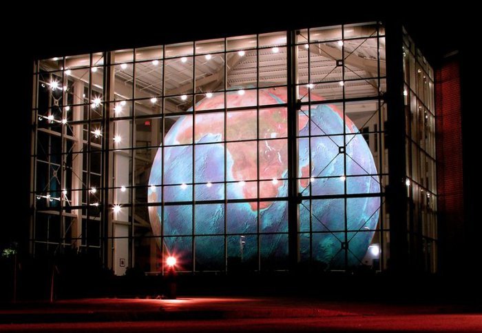 Эрта – самый большой в мире вращающийся глобус Земли (8 фото)