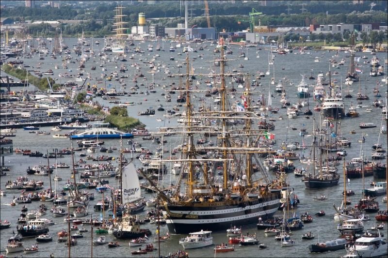 Sail Amsterdam 2015 — самый большой парад судов (8 фото)