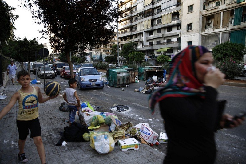 Мусорный кризис в Бейруте (18 фото)
