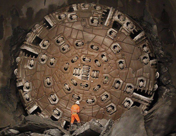 Железнодорожный тоннель Готтард соединяющий Милан и Цюрих самый длинный в мире (12 фото)
