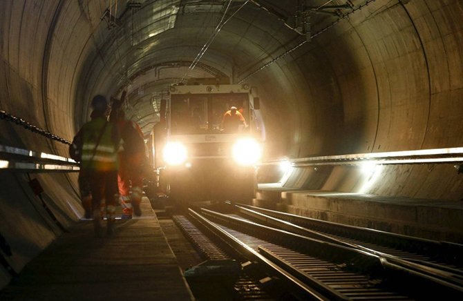 Железнодорожный тоннель Готтард соединяющий Милан и Цюрих самый длинный в мире (12 фото)