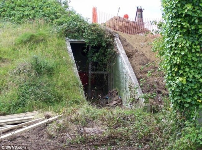 Девушка купила старый бункер и сотворила с ним невероятное (11 фото)