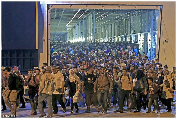 Великое переселение мигрантов (8 фото)