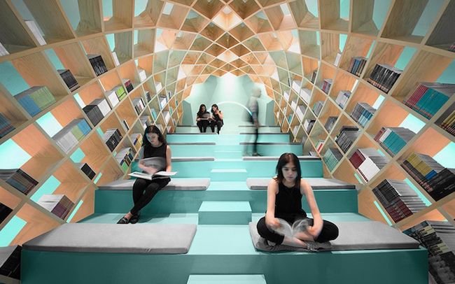 Дизайн интерьера читального зала от ANAGRAMA (8 фото)