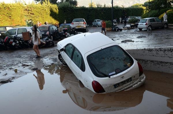 Наводнение во Франции Францию сильно затопило (25 фото)