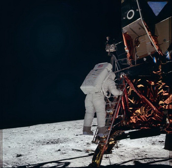 Фотографии миссии «Аполлон» сделанные космонавтами с 1961 по 1975 года (19 фото)